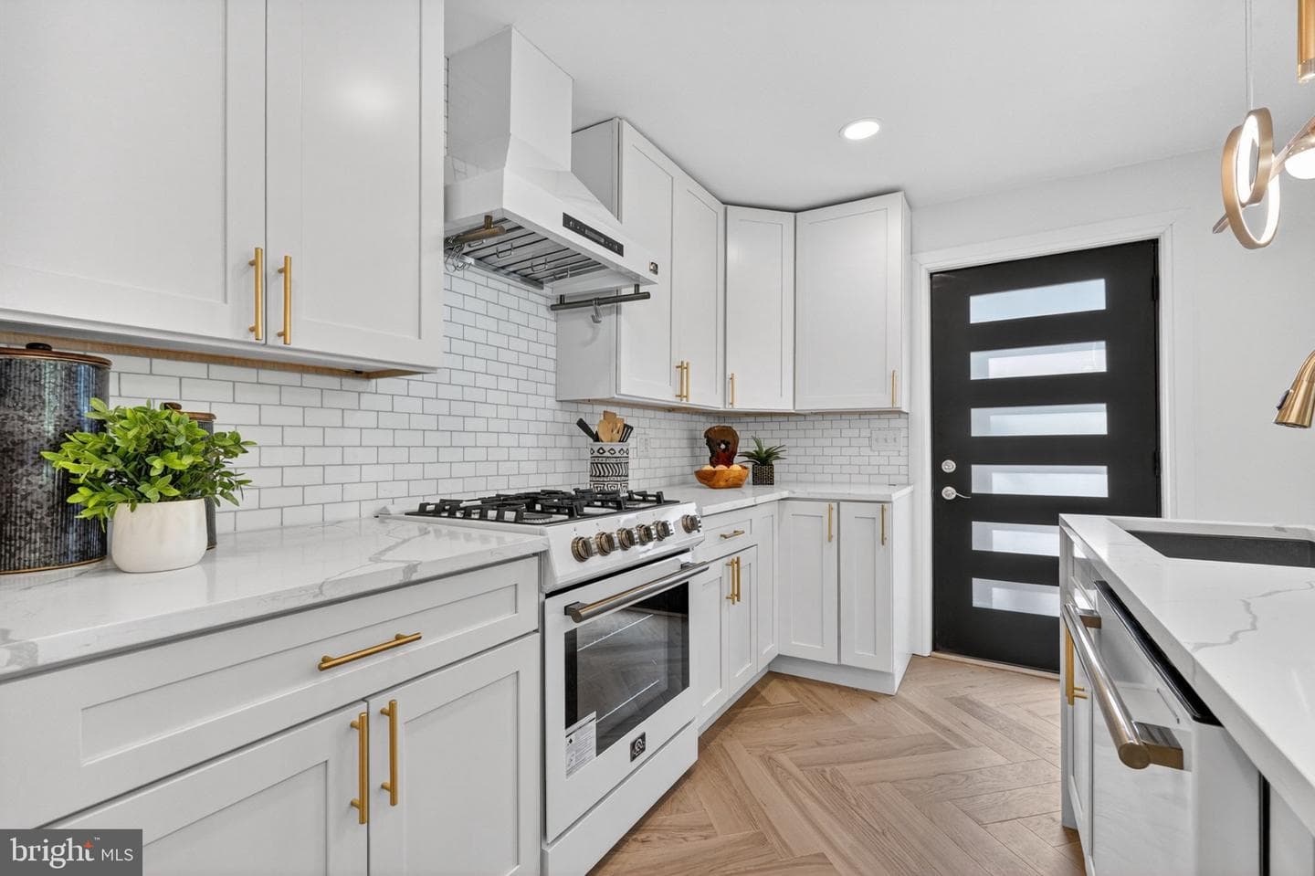 1911 S Kenmore Street photo 21