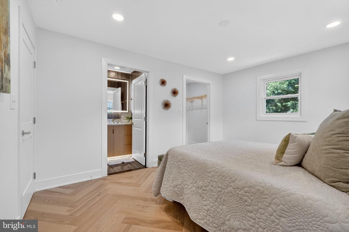 1911 S Kenmore Street photo 36
