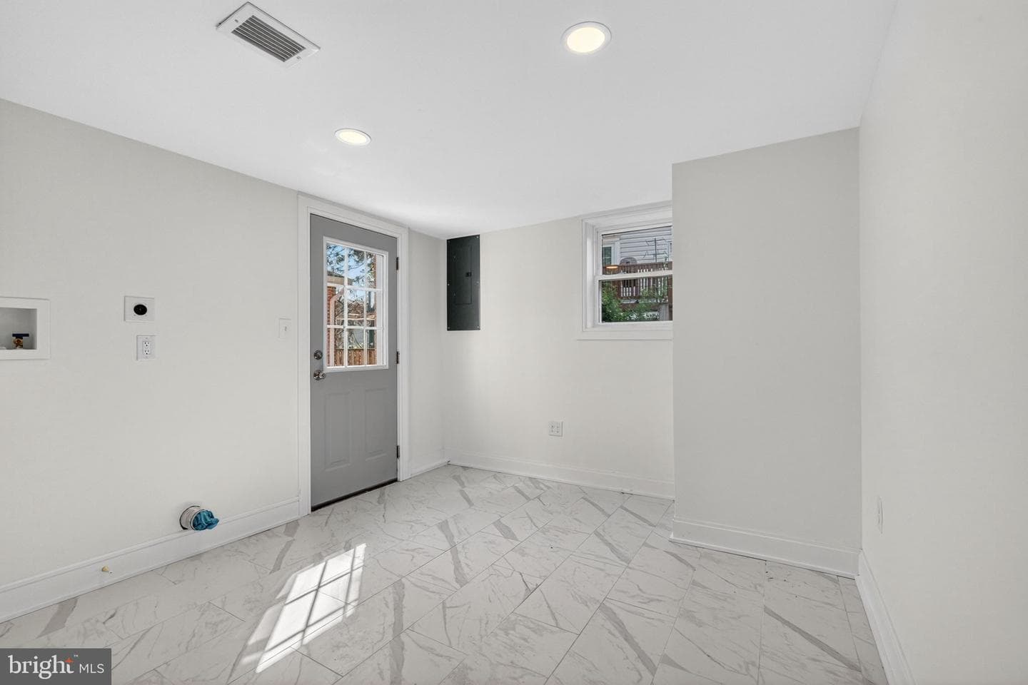 1911 S Kenmore Street photo 42