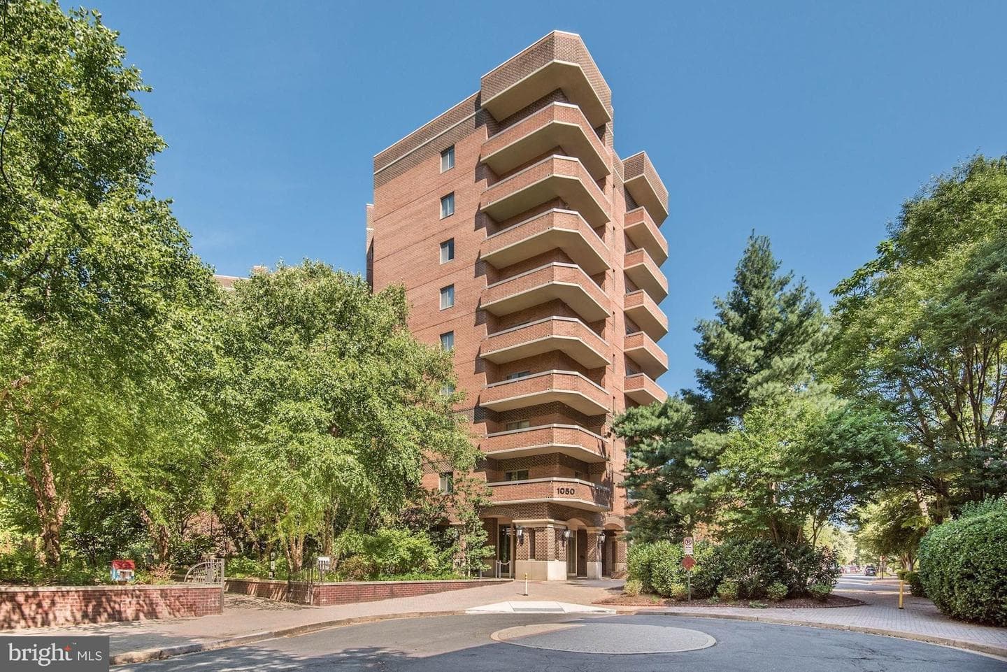 1050 N Stuart Street #817 photo 19