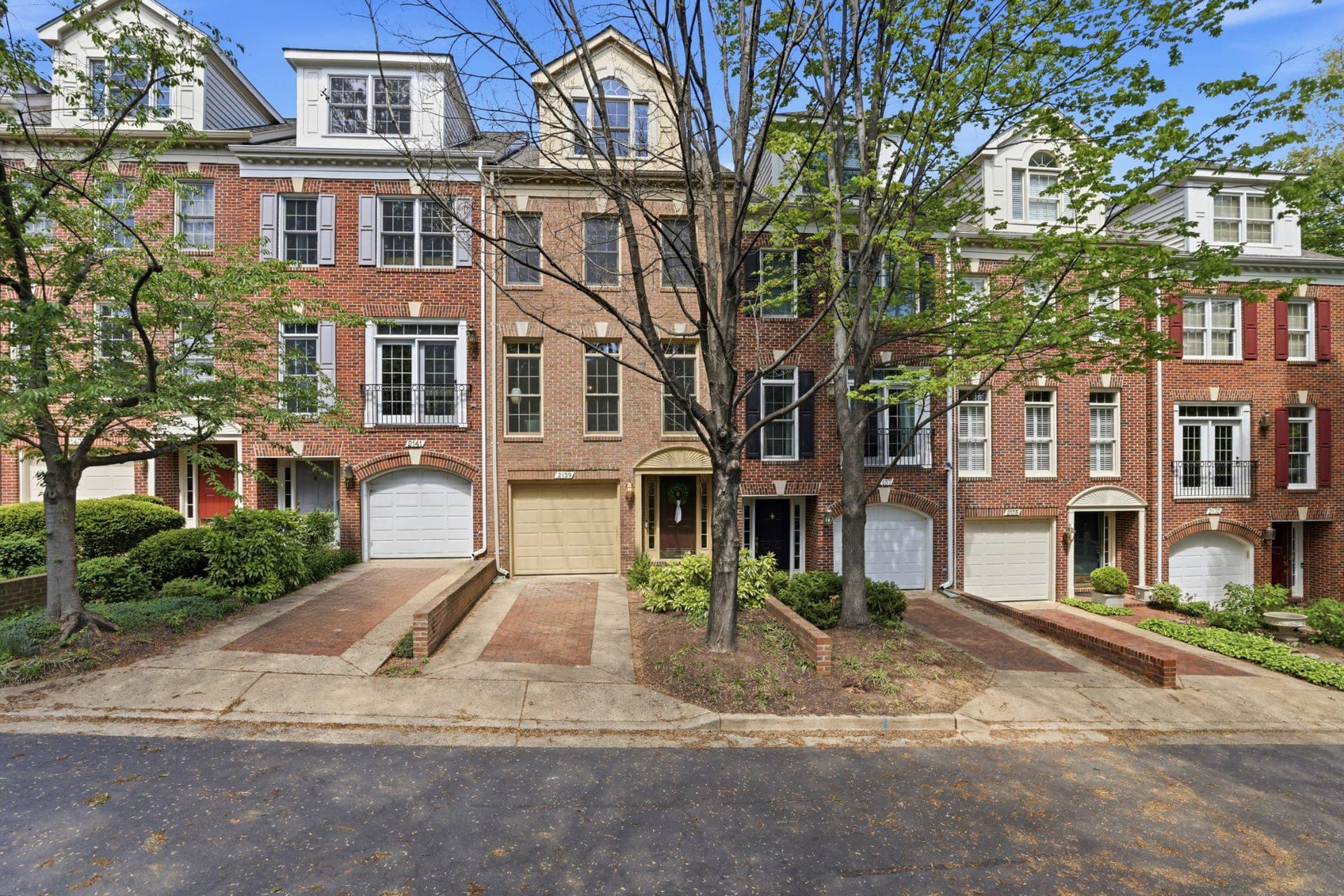 2139 N Pierce Ct, Arlington