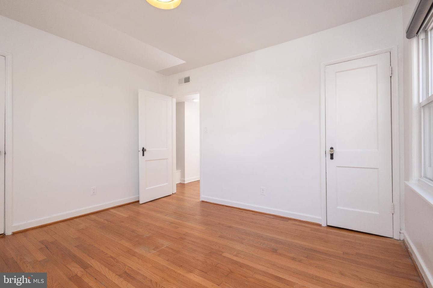 304 S Veitch Street photo 19