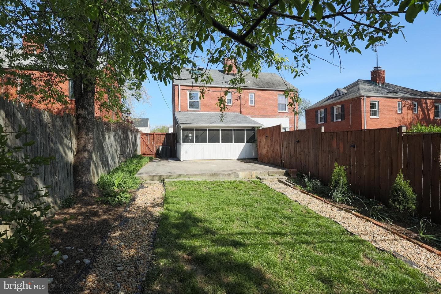 304 S Veitch Street photo 25