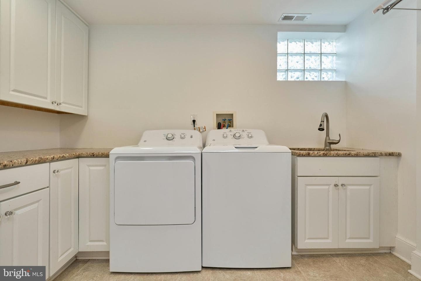 1243 N Stuart Street photo 27