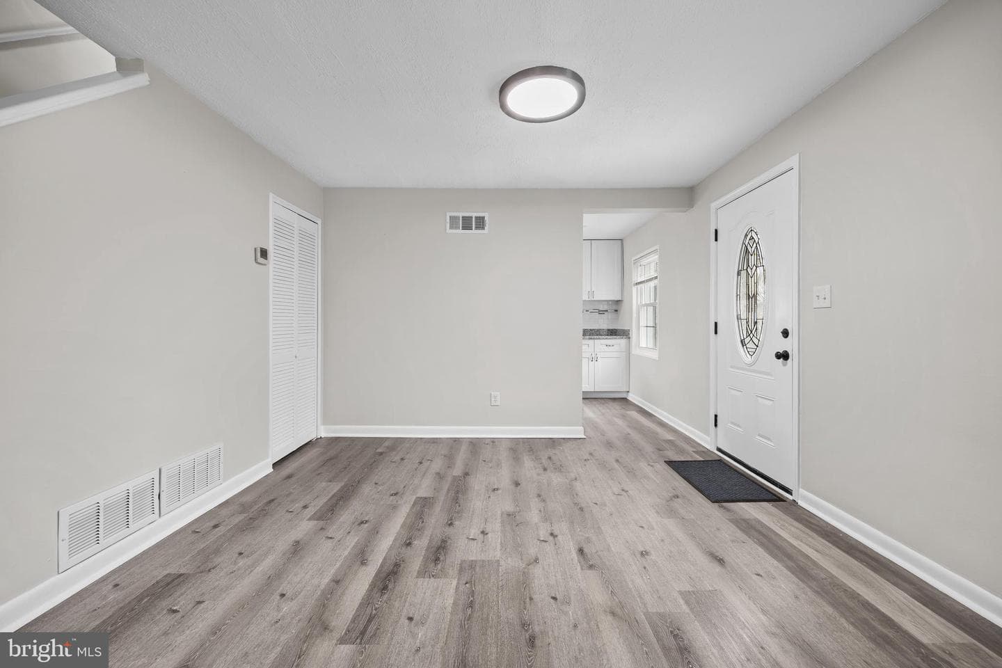 1055 S Edison Street photo 5