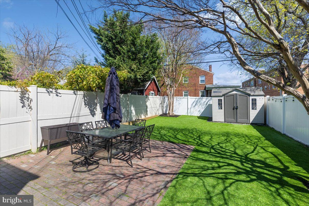 411 S Veitch Street photo 27