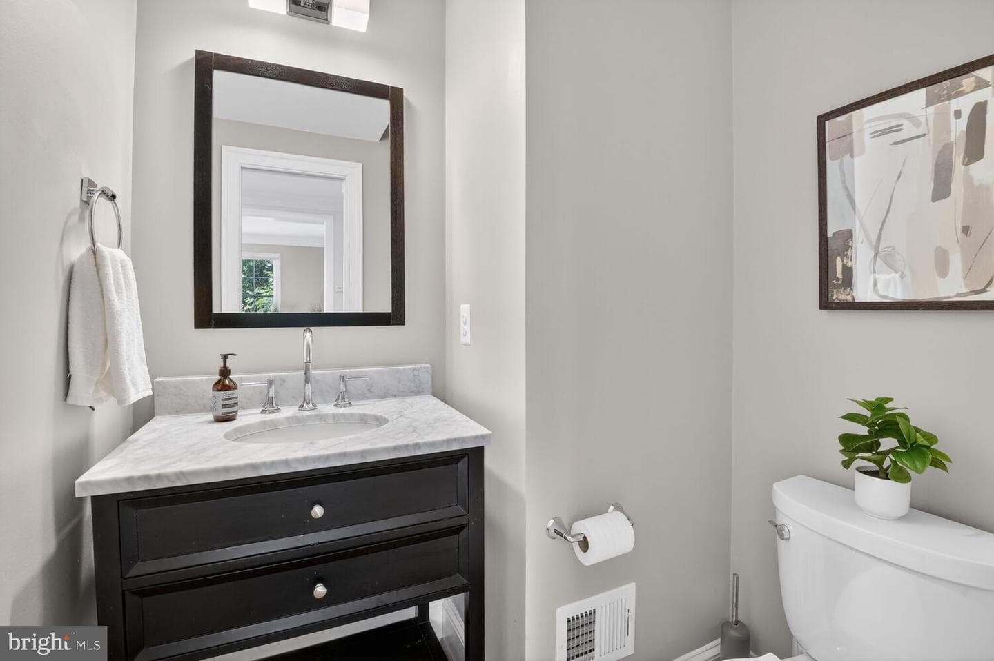 2421 N Buchanan Street photo 22