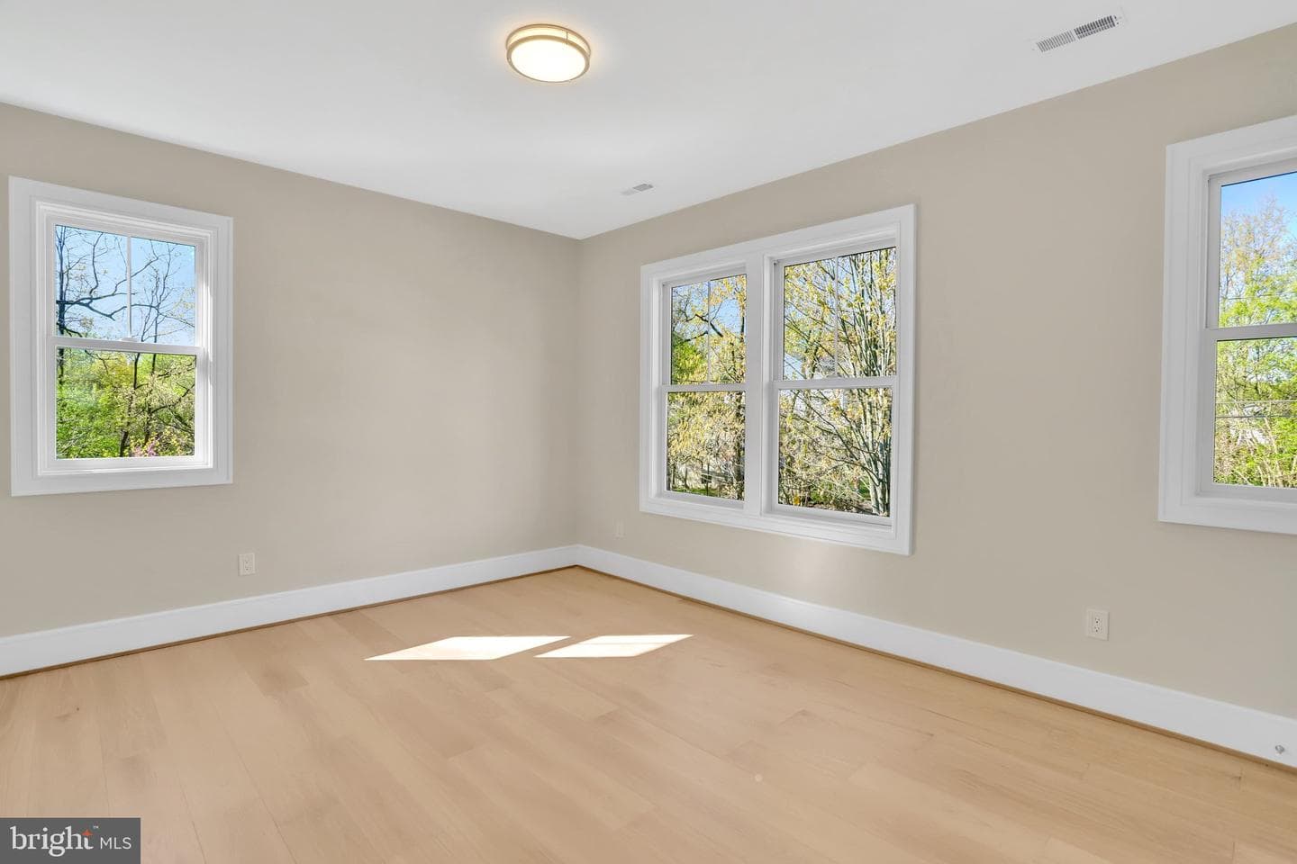 501 N Jefferson Street photo 44
