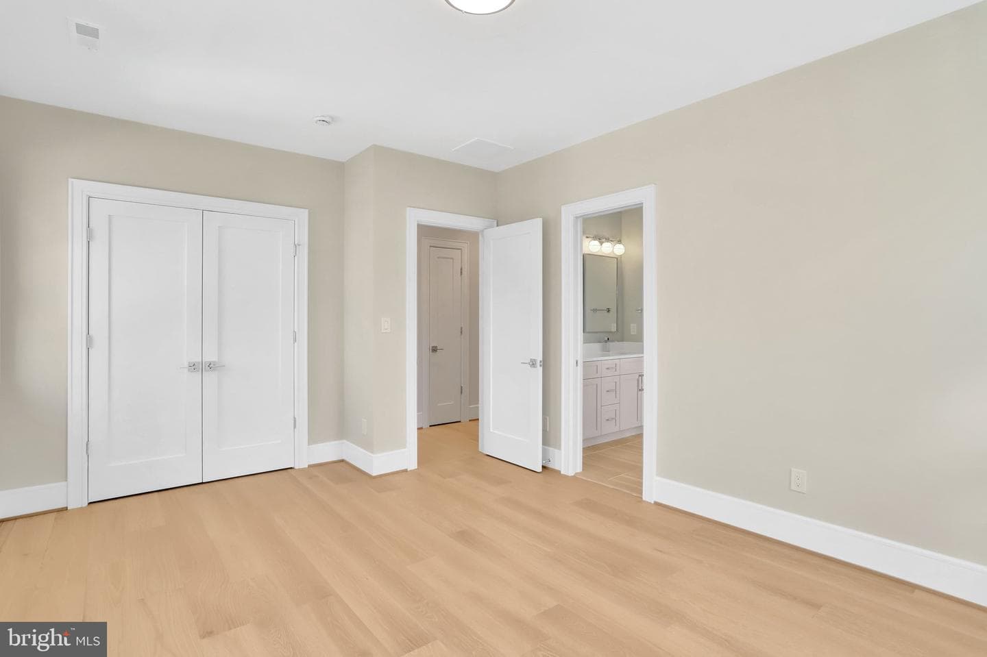 501 N Jefferson Street photo 47