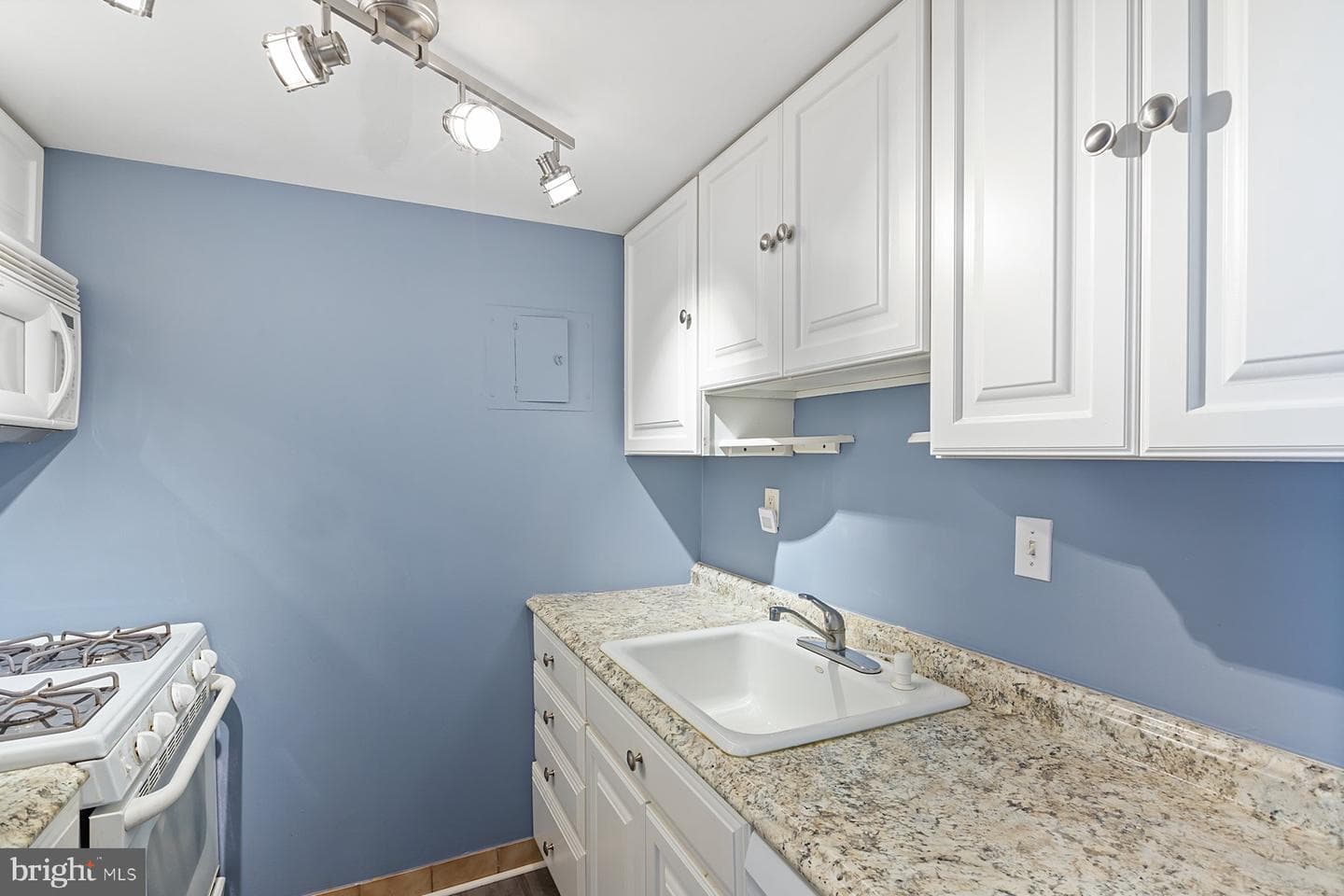 1300 Army Navy Drive #612 photo 8