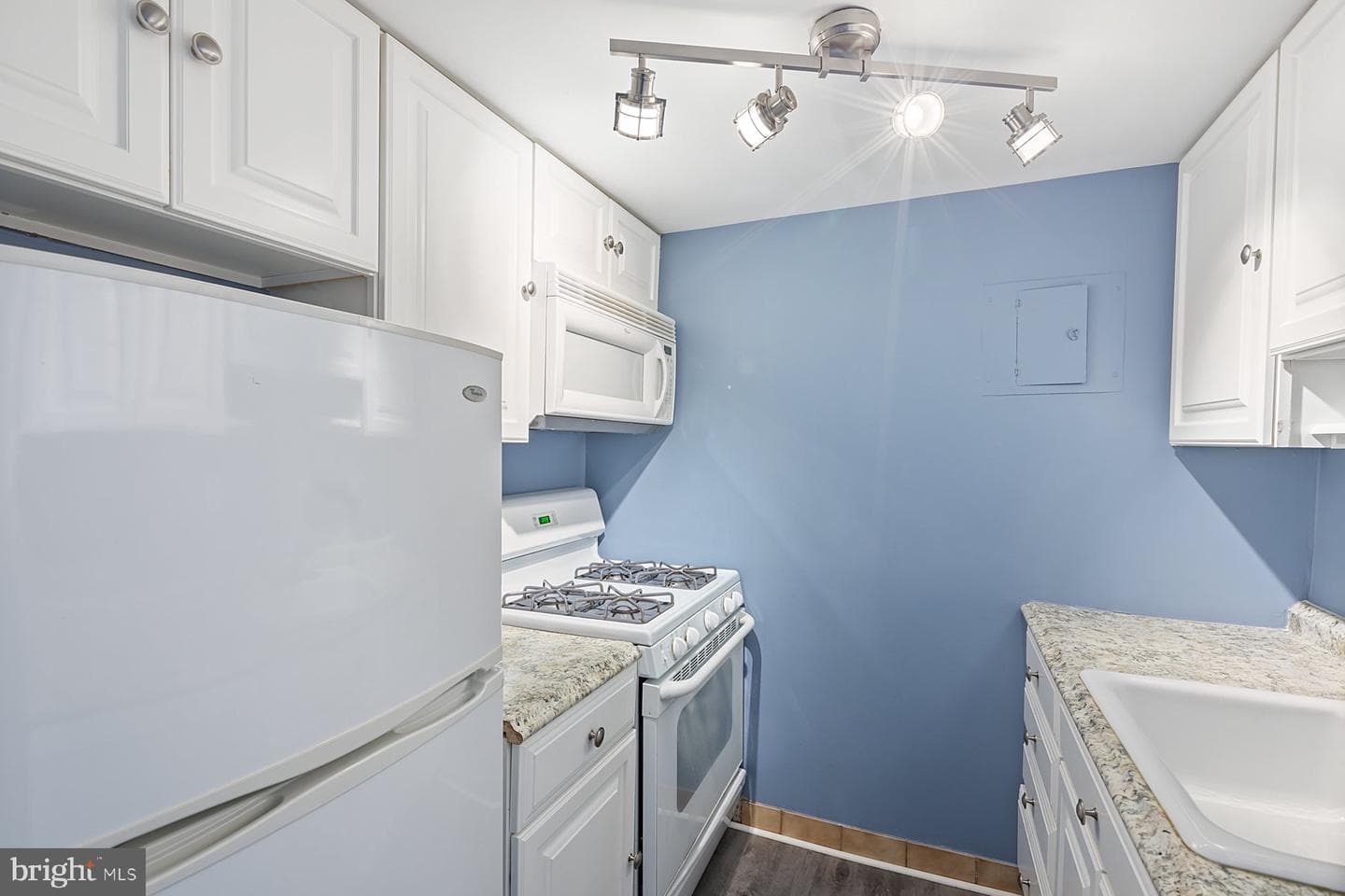 1300 Army Navy Drive #612 photo 9