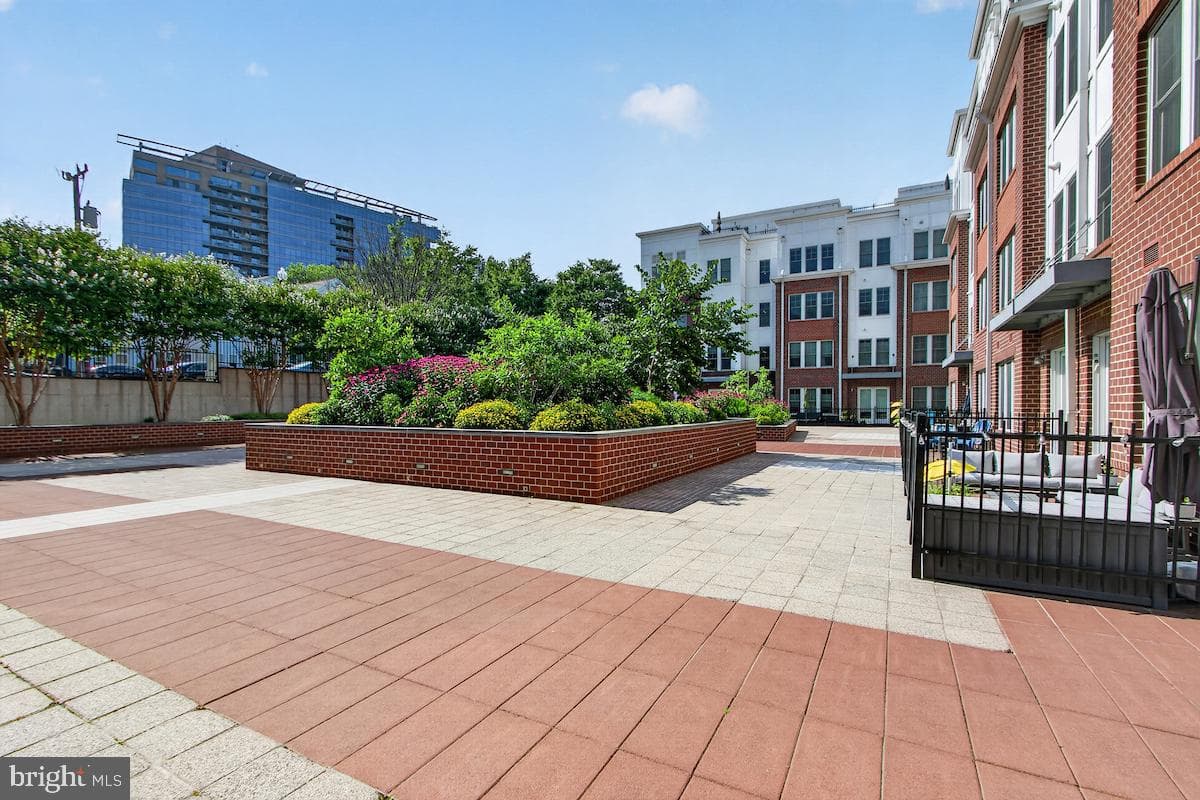 1418 N Rhodes Street #b417 photo 52