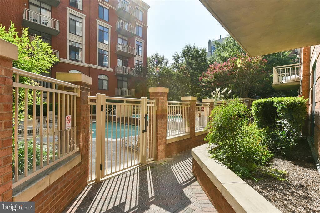 1201 N Garfield Street #ph10 photo 31