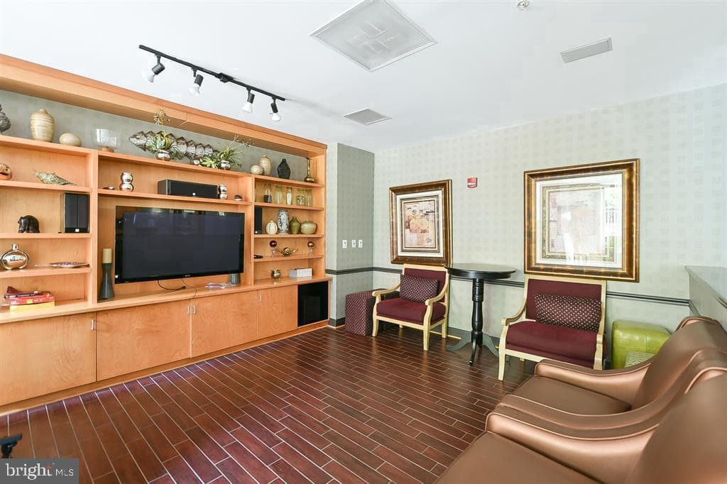 1201 N Garfield Street #ph10 photo 35