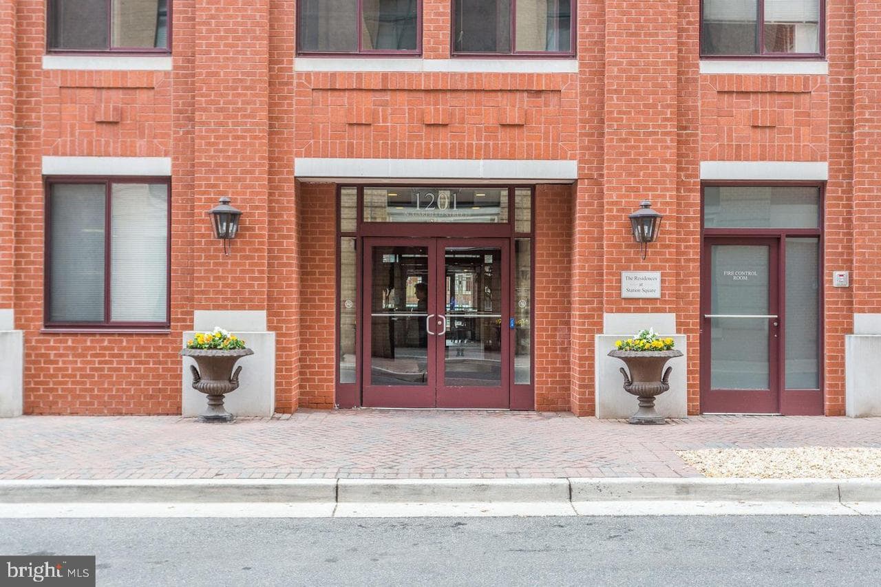 1201 N Garfield Street #ph10 photo 40