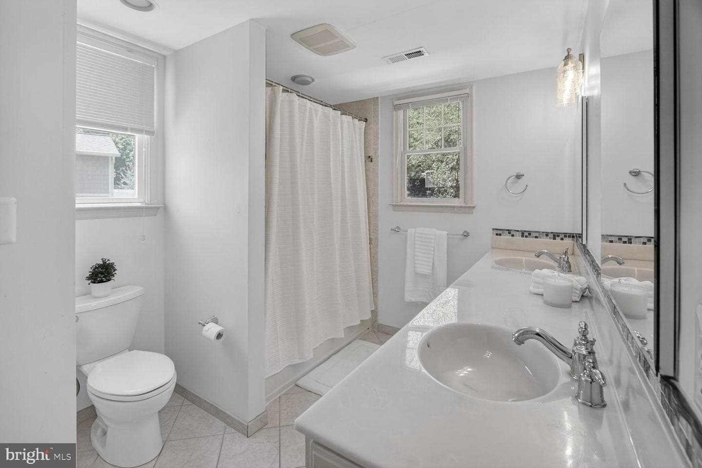 942 N Longfellow Street photo 29