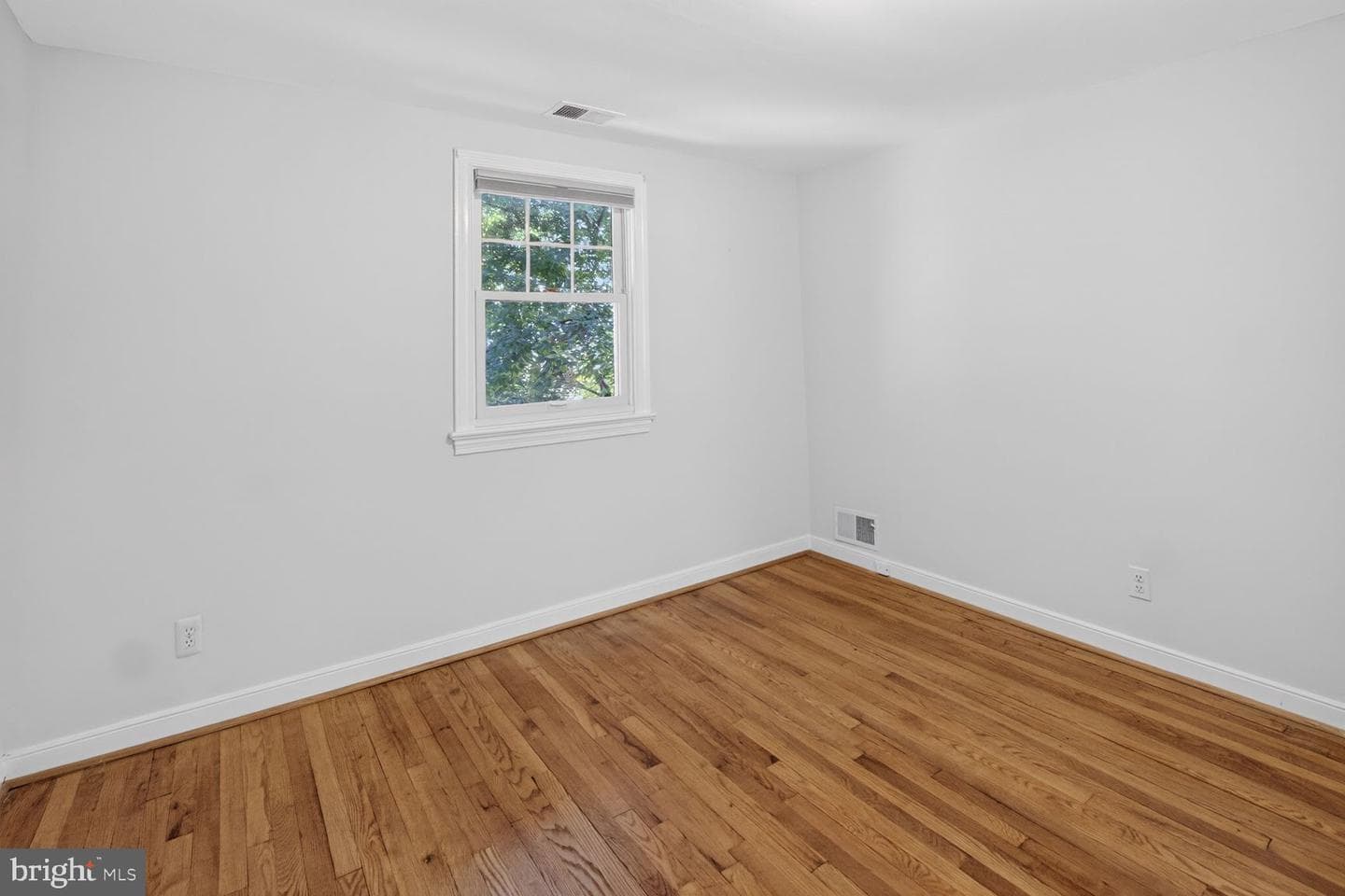 942 N Longfellow Street photo 34