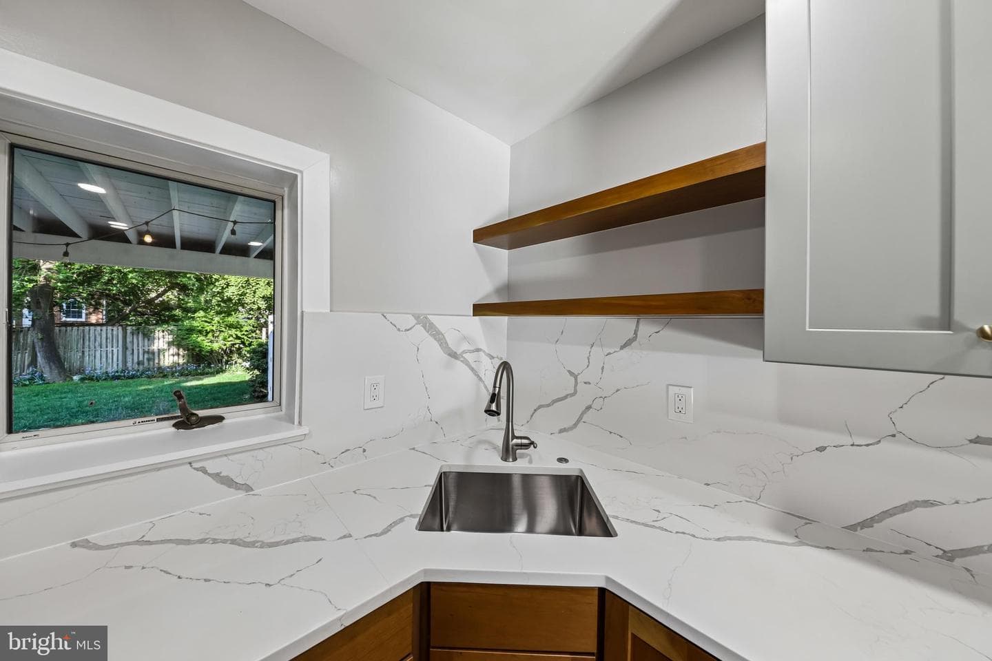 312 S Fenwick Street photo 10