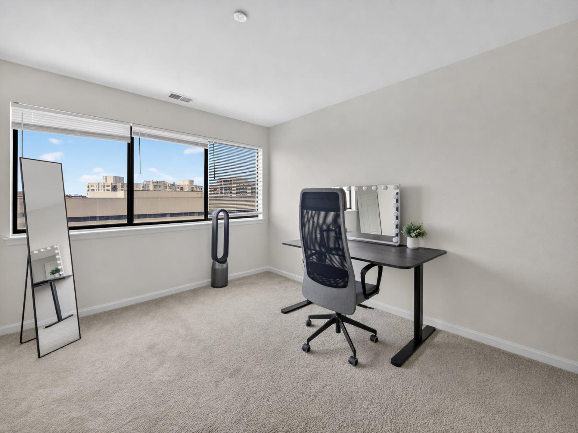 1301 N Courthouse Road #1803 photo 17