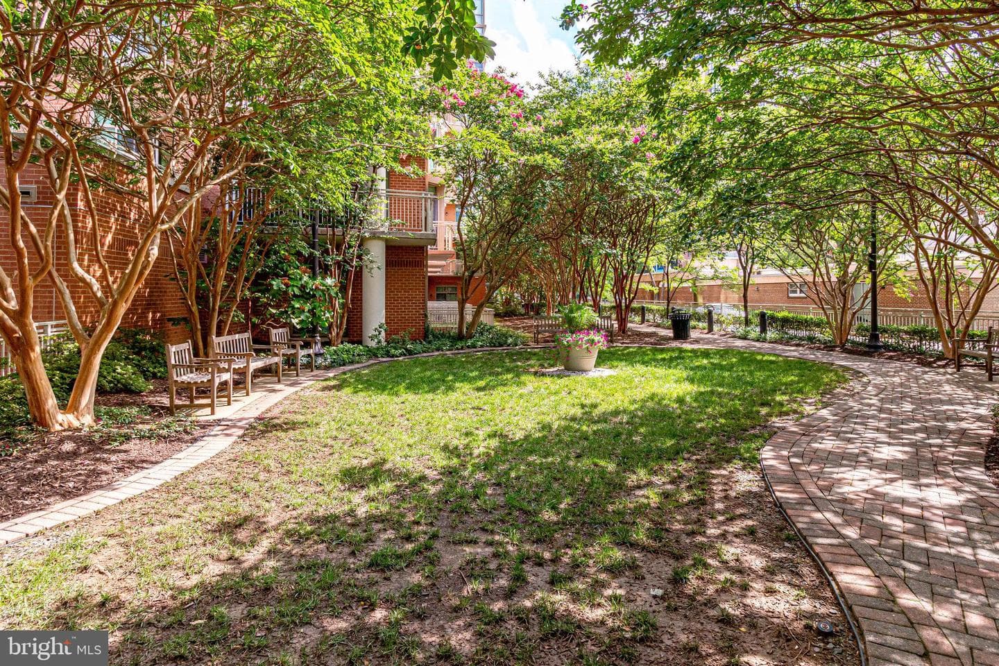 1000 N Randolph St # 304 photo 27