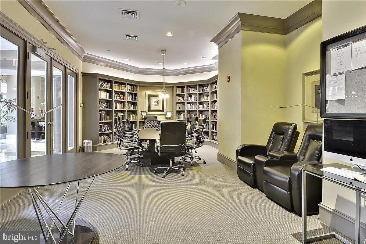 851 N Glebe Road #1818 photo 14