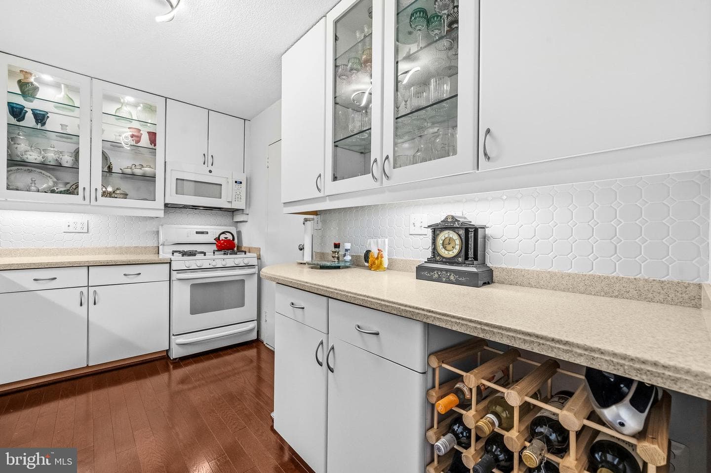 1300 Army Navy Drive #608 photo 16