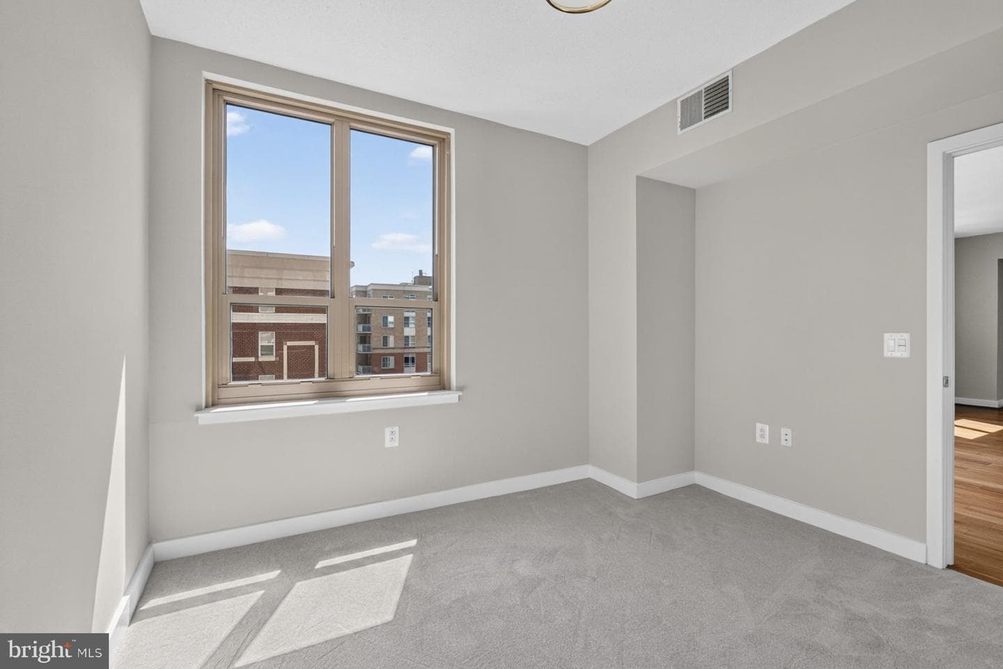 888 N Quincy Street #910 photo 12