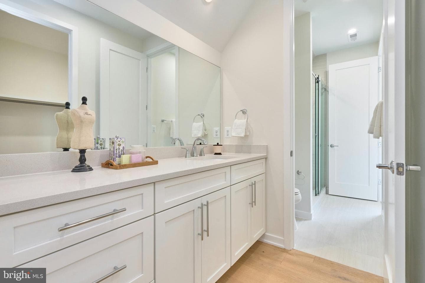 409 Jackson Street N photo 31