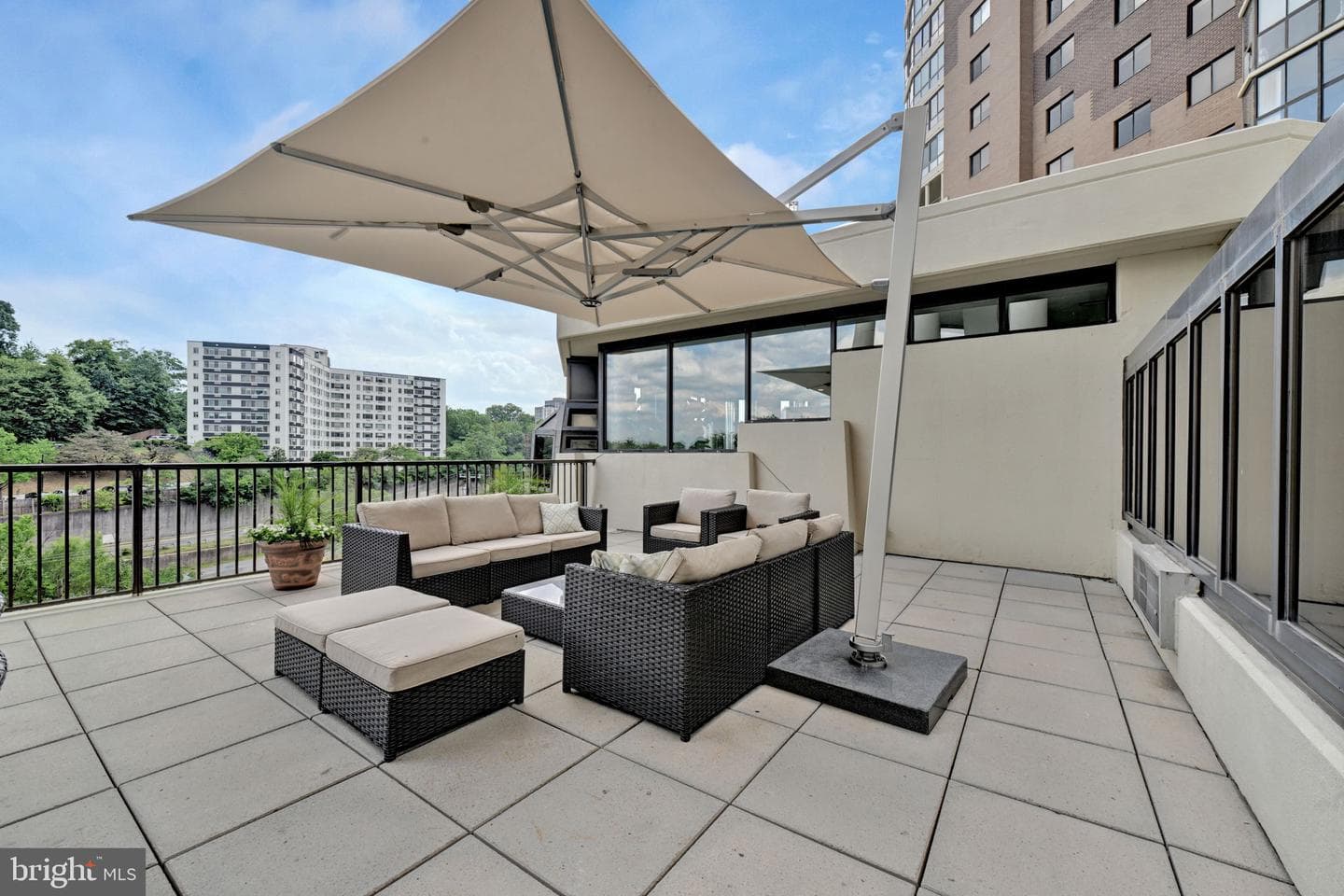 1600 N Oak St # 423 photo 34