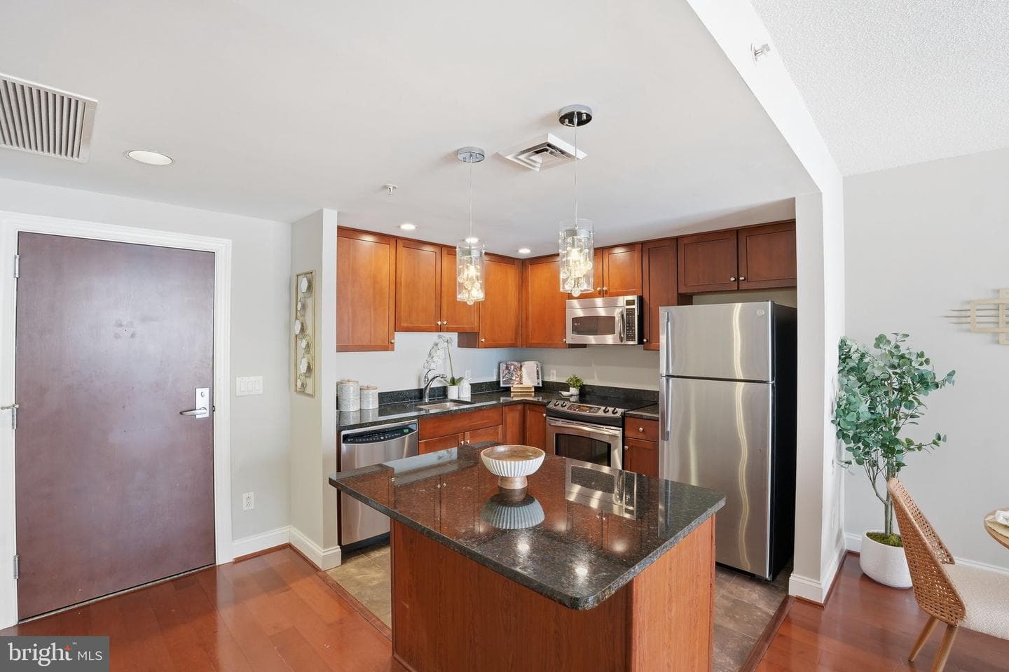 1020 Highland Street N #605 photo 3