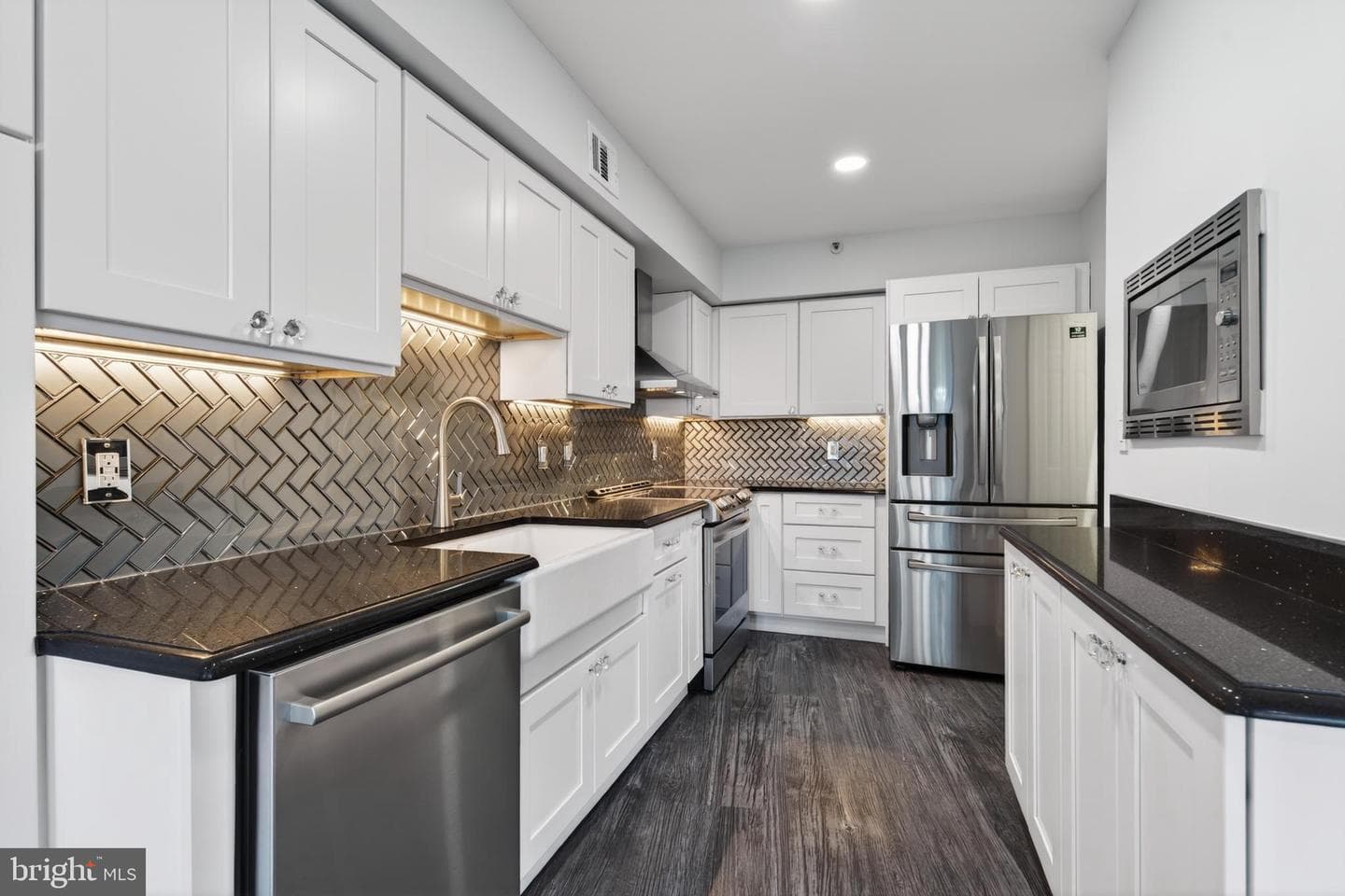1300 Crystal Dr # 1107S photo 1