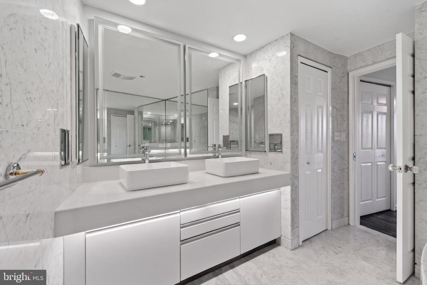 1300 Crystal Dr # 1107S photo 33