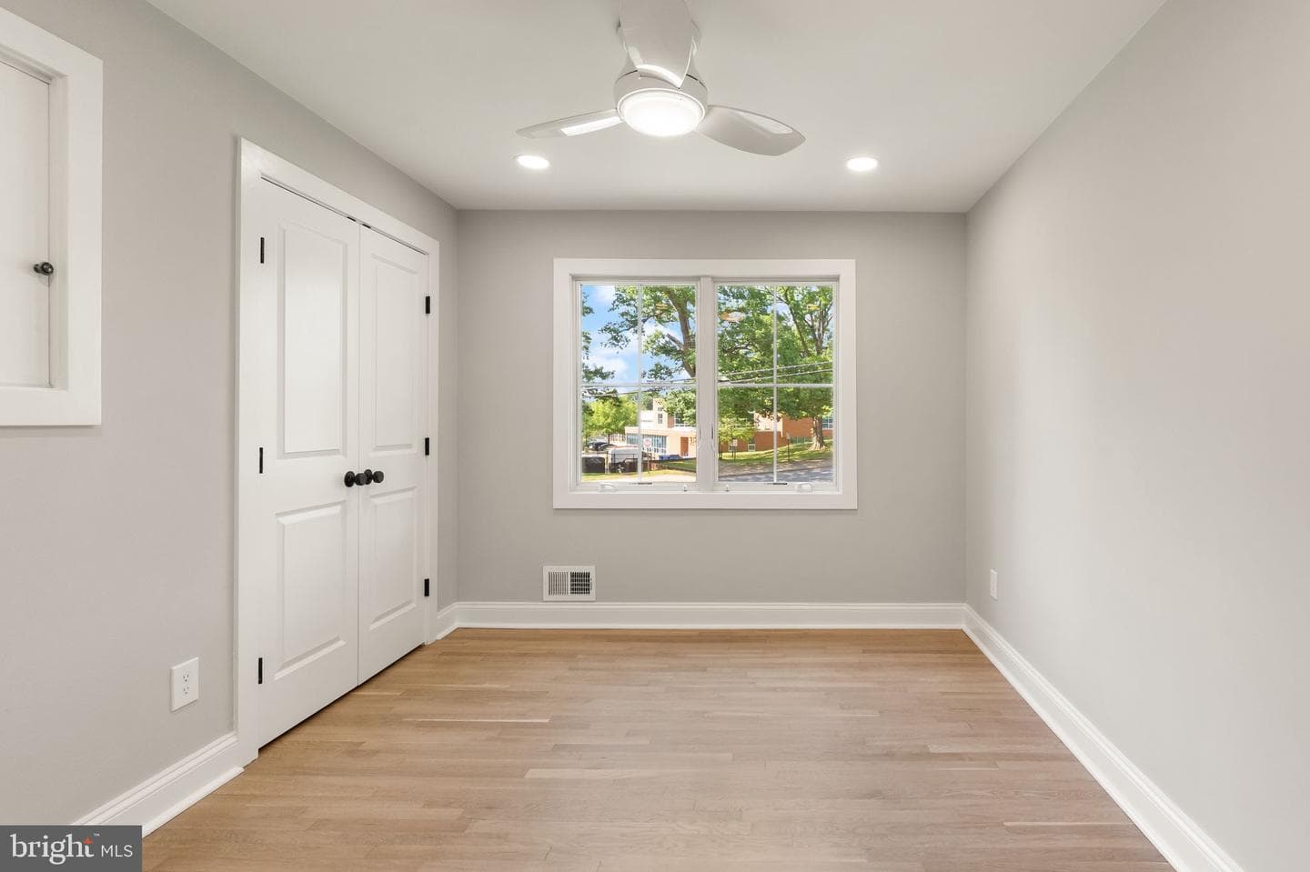 3667 N Harrison Street photo 33
