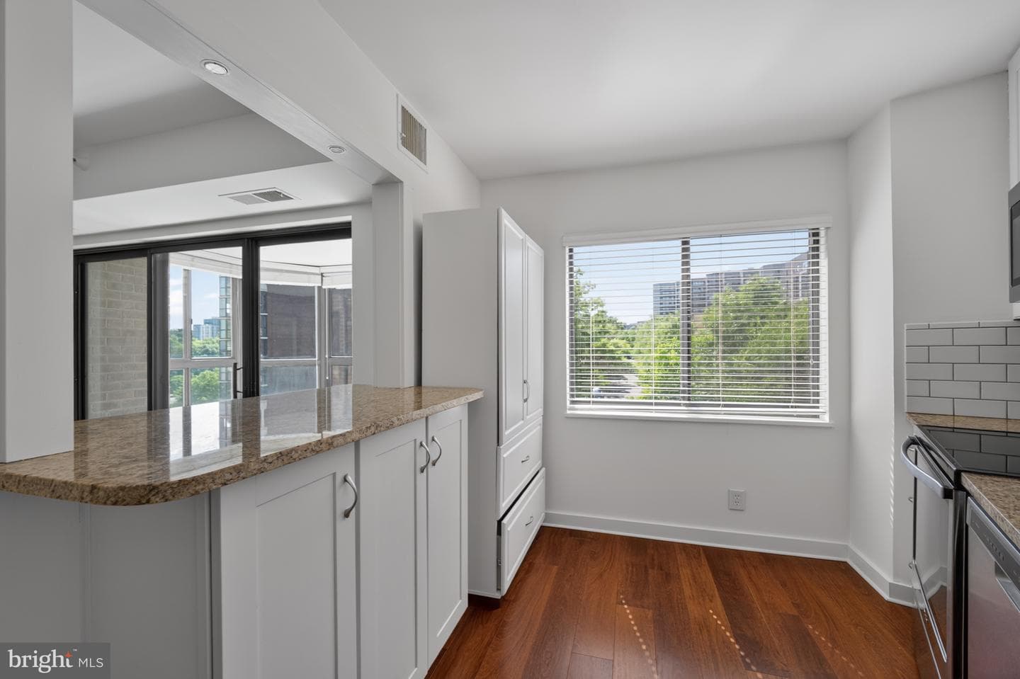 1600 N Oak Street #603 photo 25