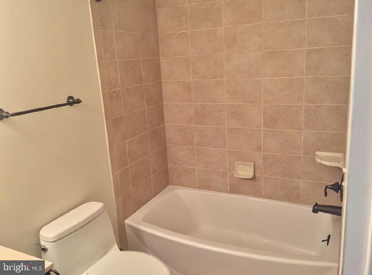 1300 Army Navy Drive #823 photo 16