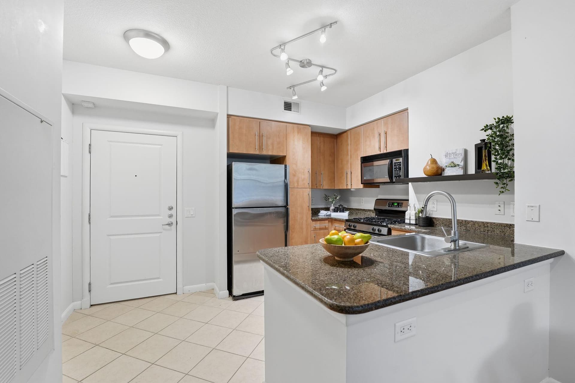 1021 N Garfield St # 233 photo 11