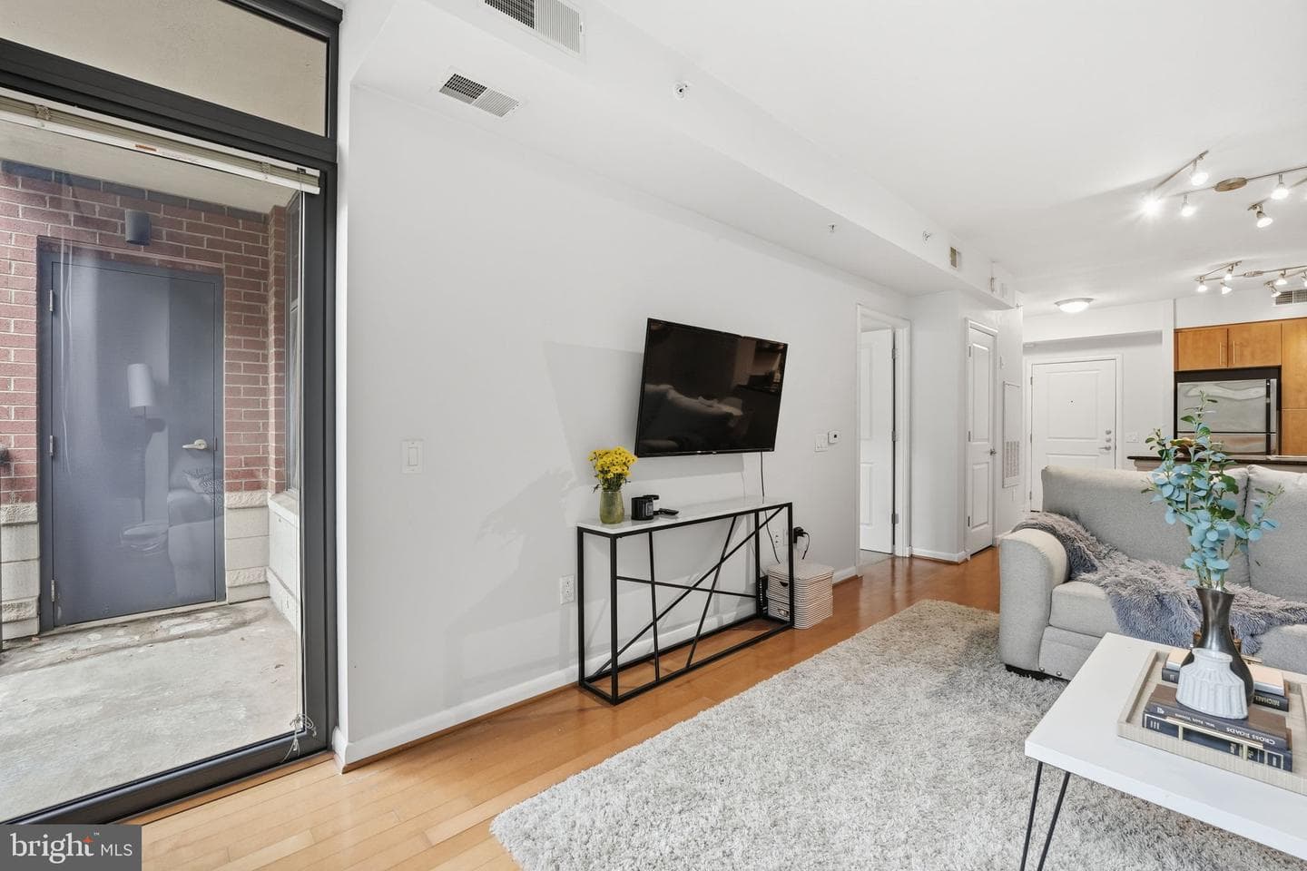 1021 N Garfield St # 233 photo 18