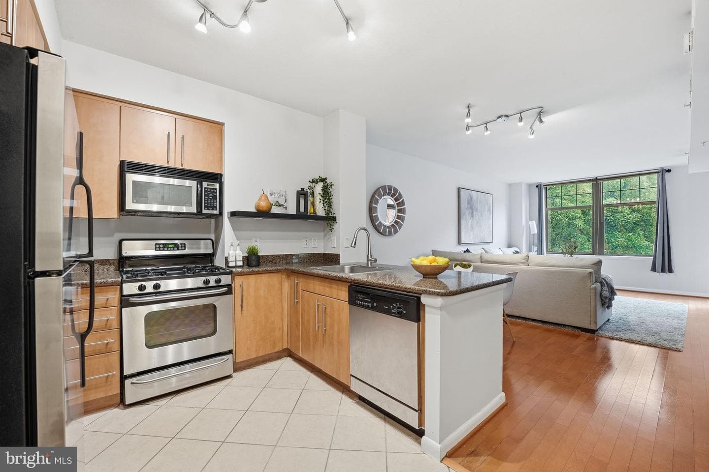 1021 N Garfield St # 233 photo 9