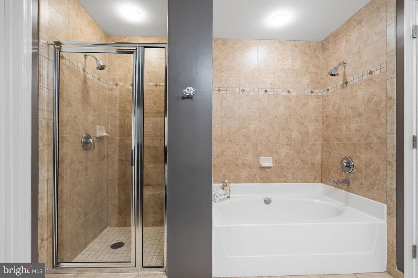2720 S Arlington Mill Dr # 616 photo 28