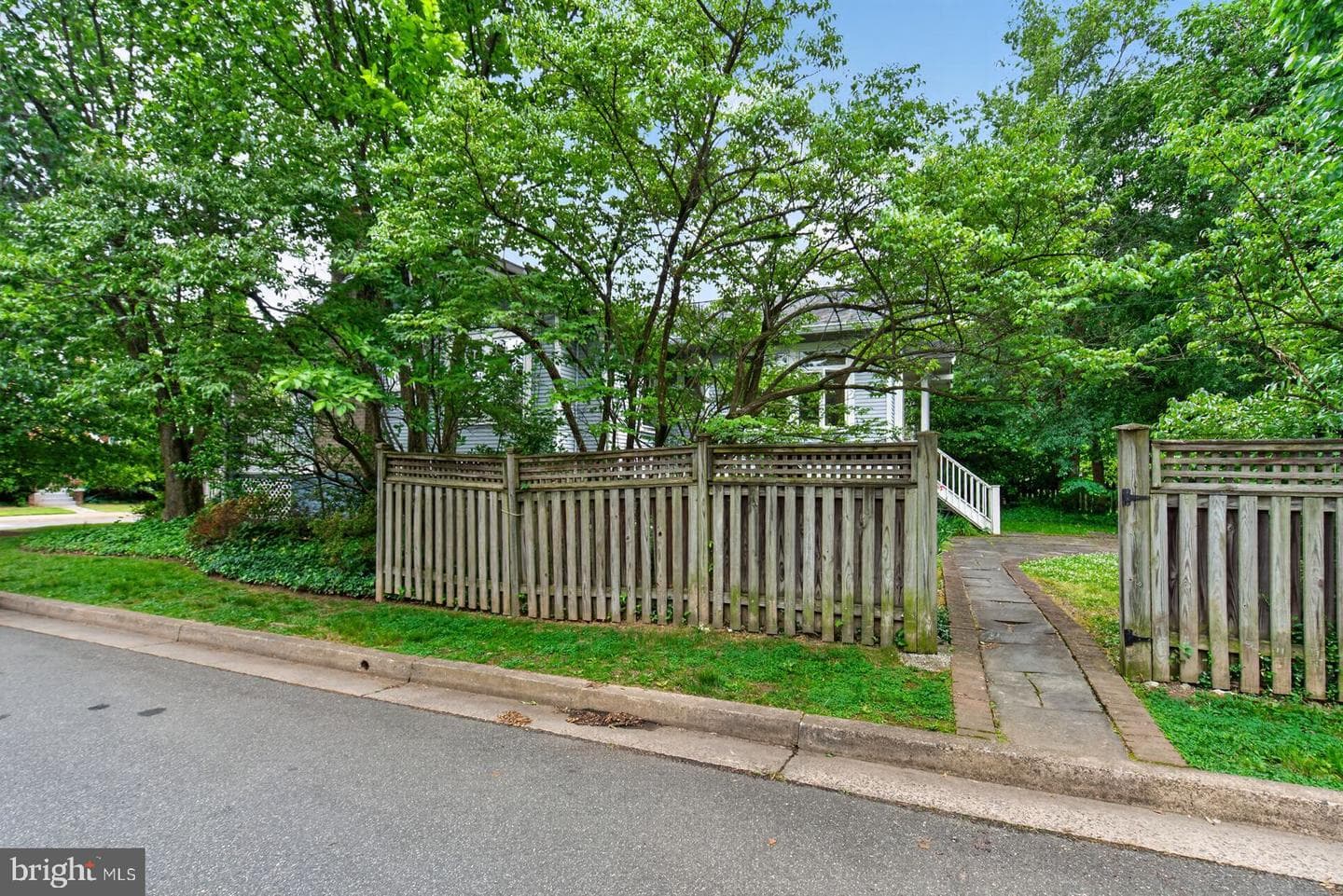 526 N Ivy Street photo 33