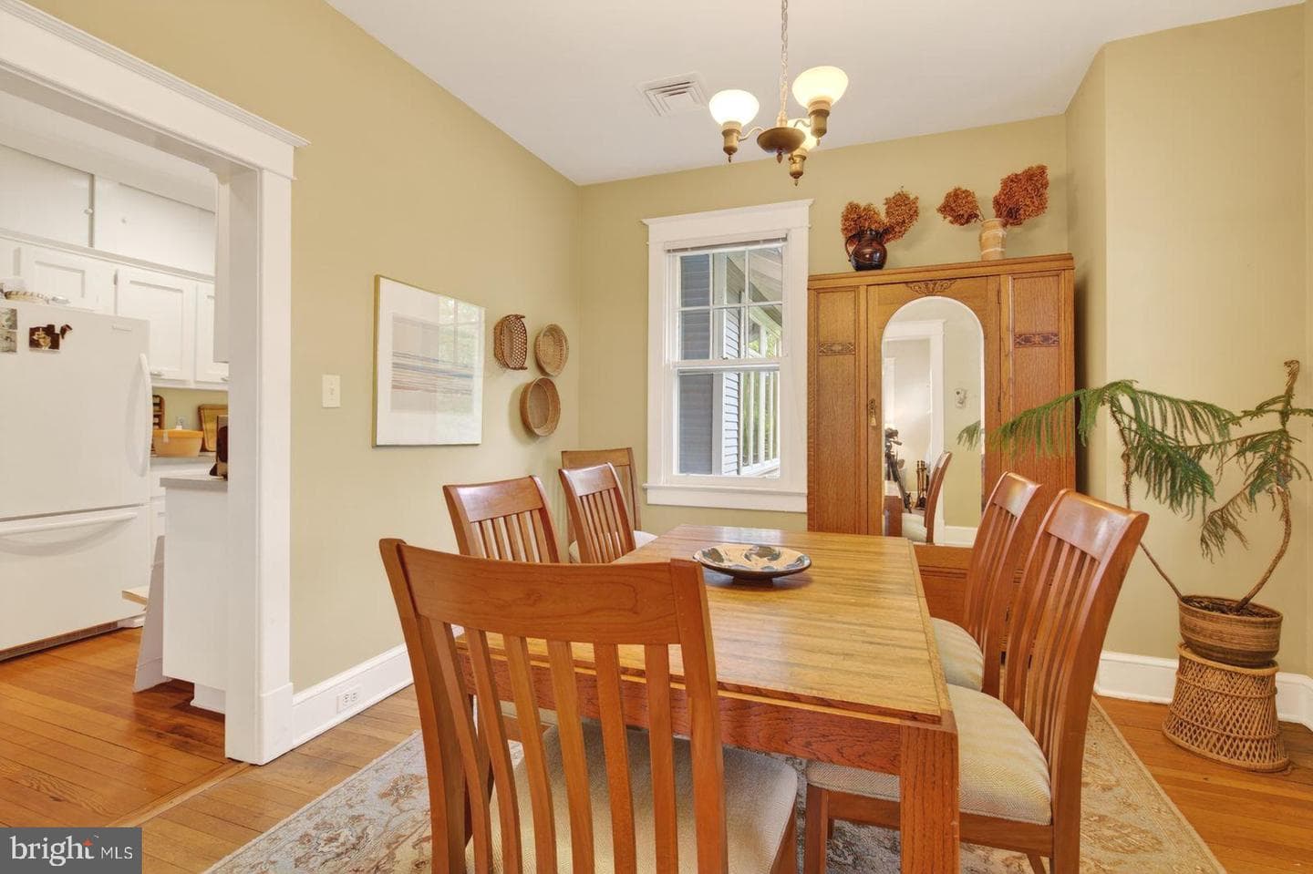 526 N Ivy Street photo 9