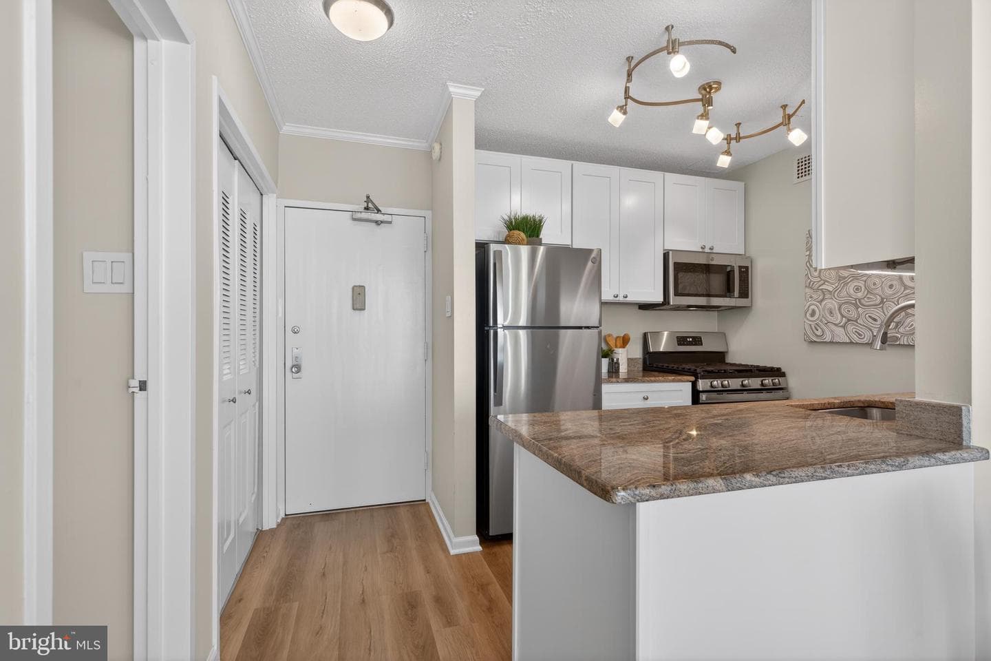 4141 N Henderson Road #1209 photo 3
