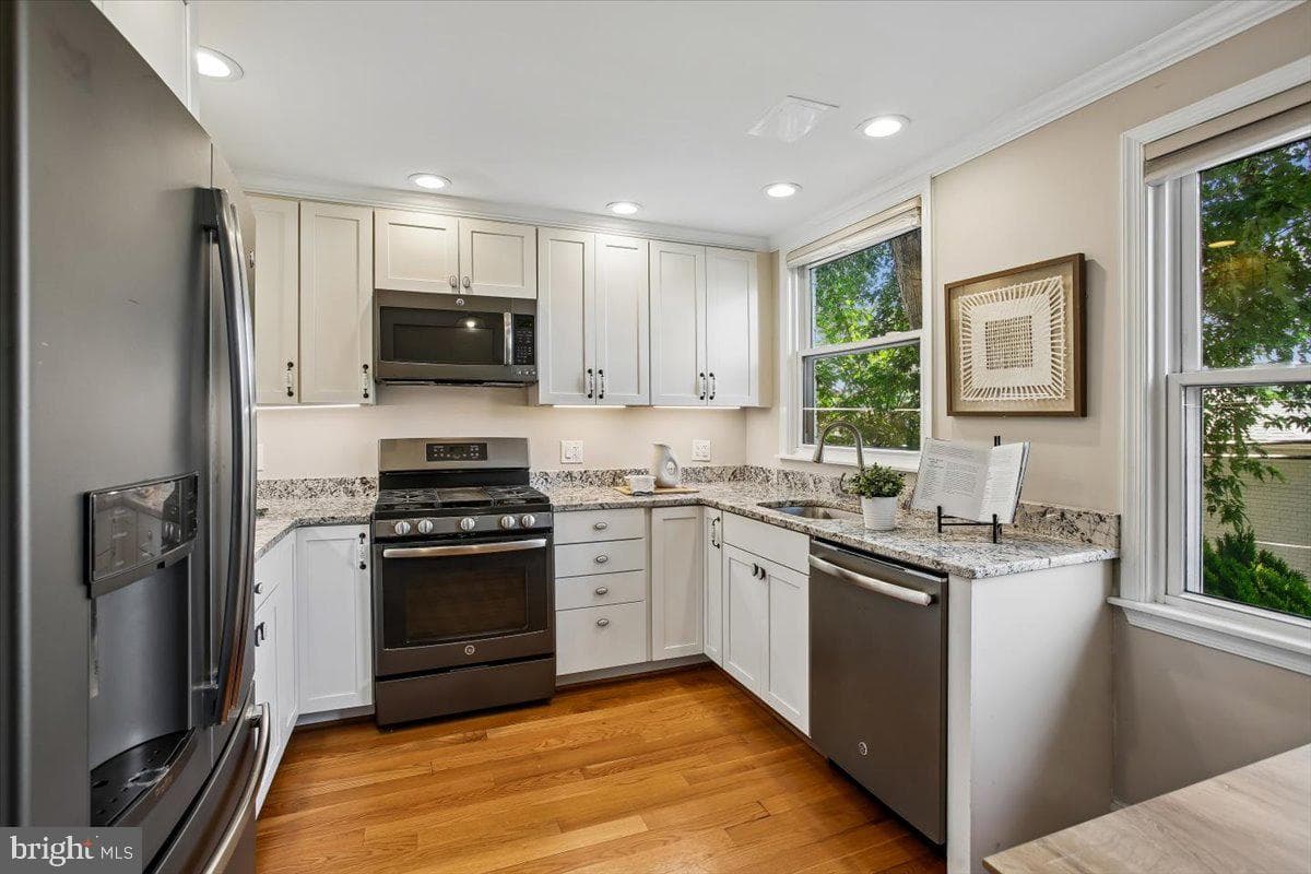 3804 Kemper Road photo 10
