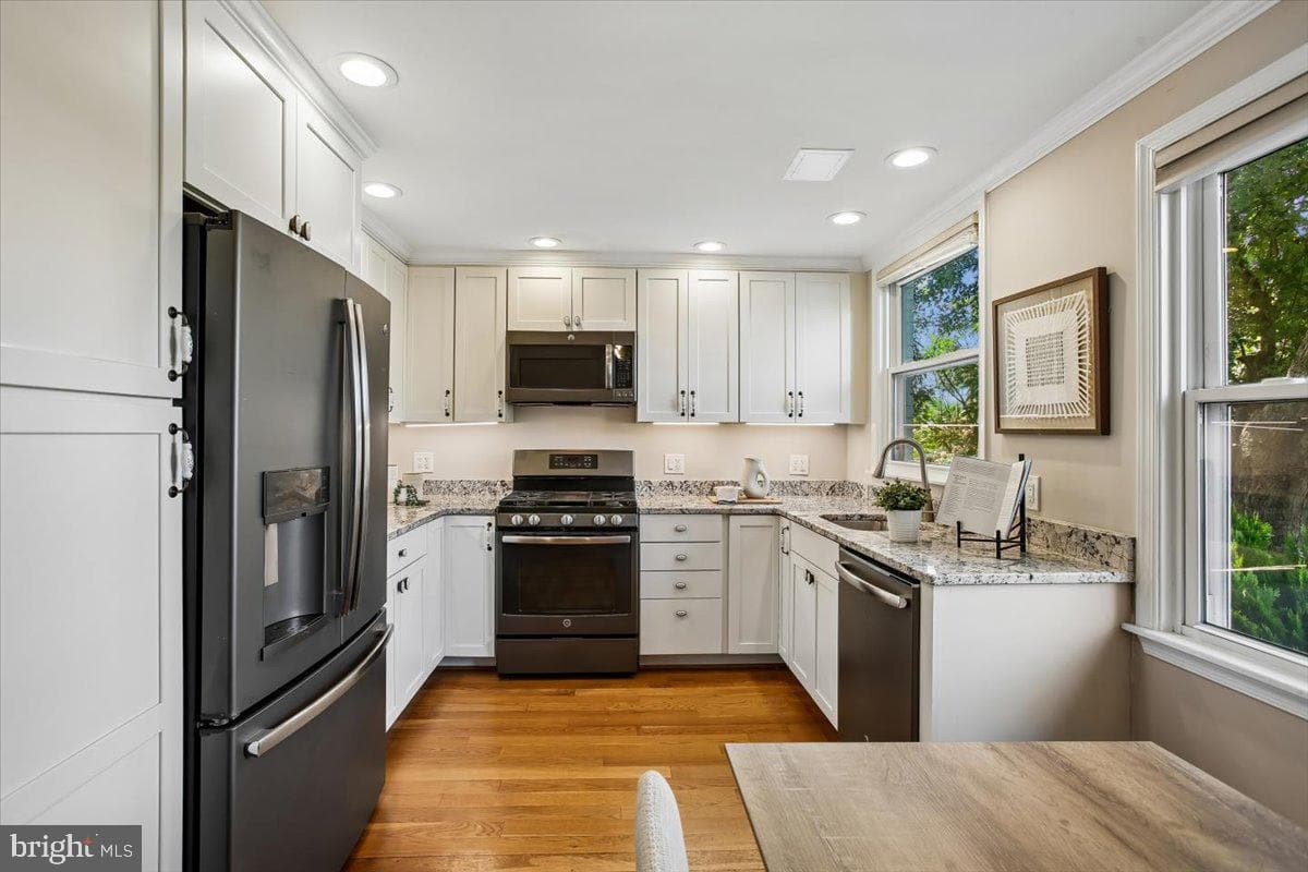 3804 Kemper Road photo 8