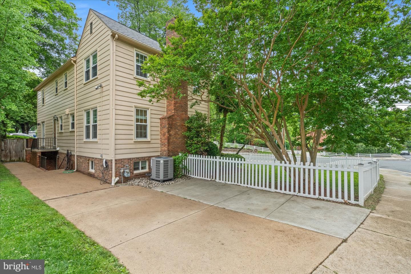 2232 Military Rd photo 38