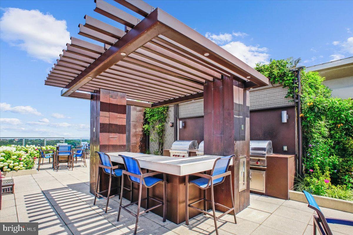 851 N Glebe Road #1003 photo 19