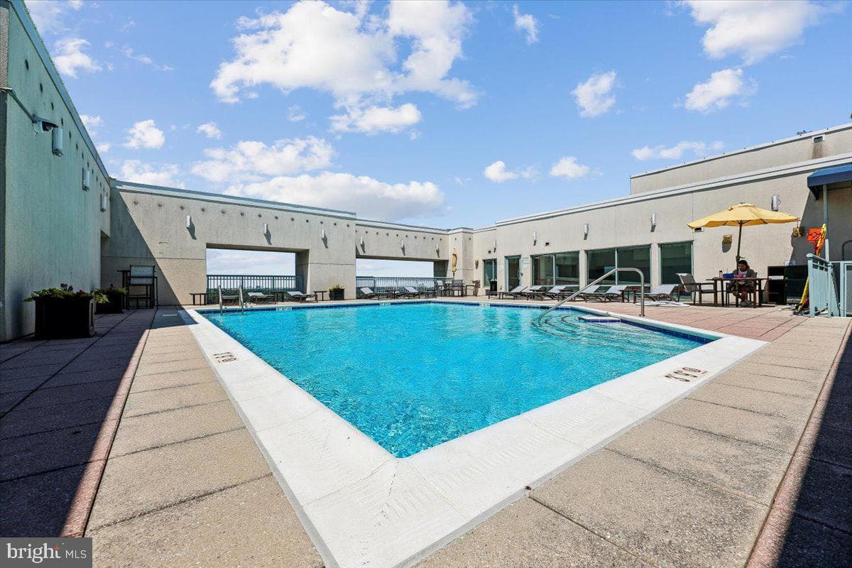 851 N Glebe Road #1003 photo 26