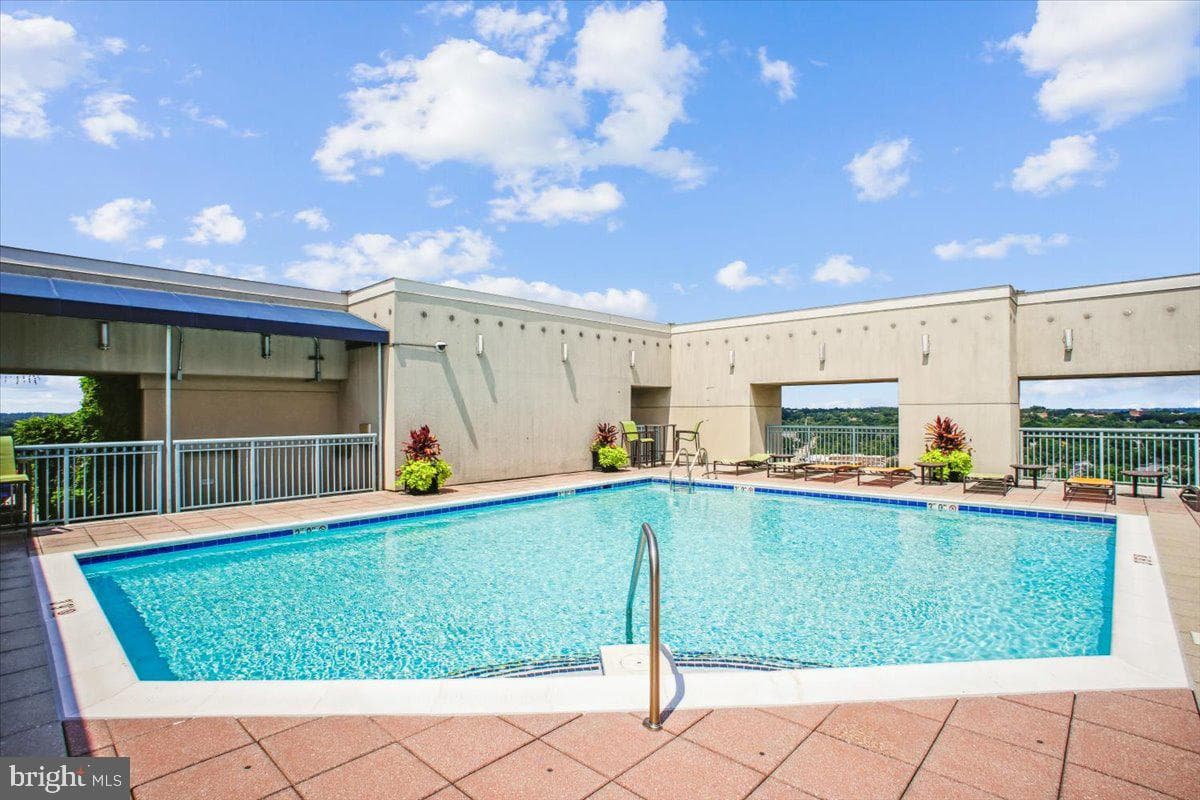 851 N Glebe Road #1003 photo 28
