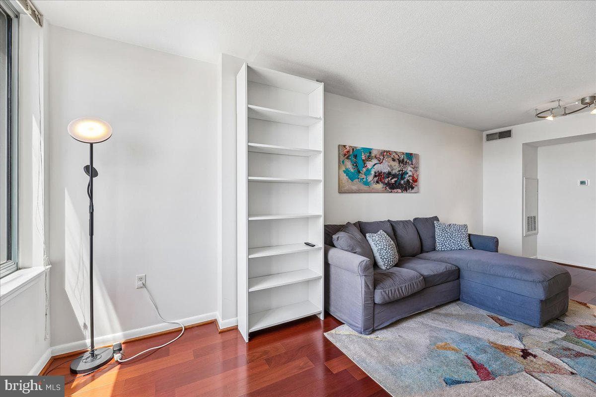 851 N Glebe Road #1003 photo 6