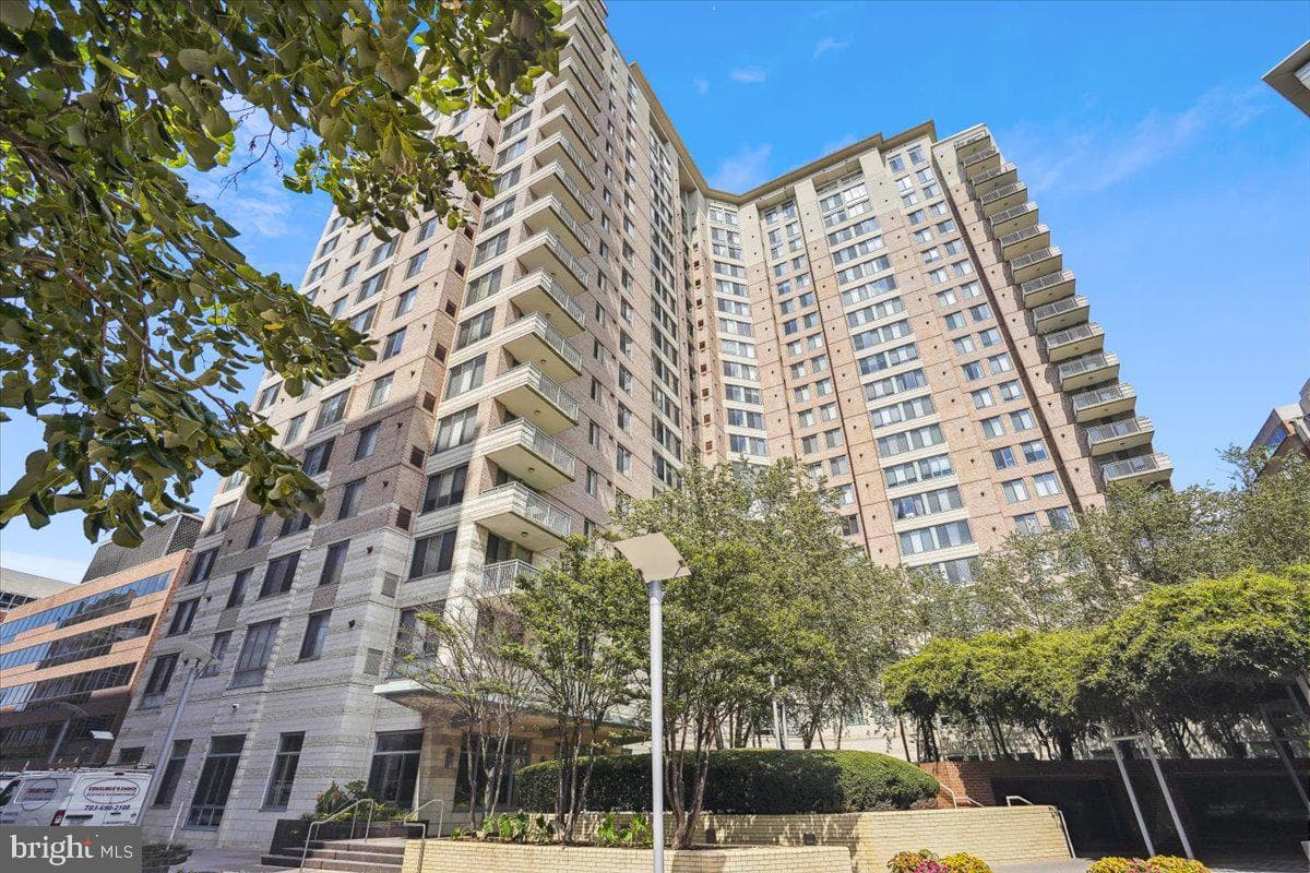 851 N Glebe Road #1003 photo 63